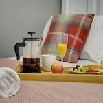 Modern 2Br Gem I Free Parking I Sleeps 5